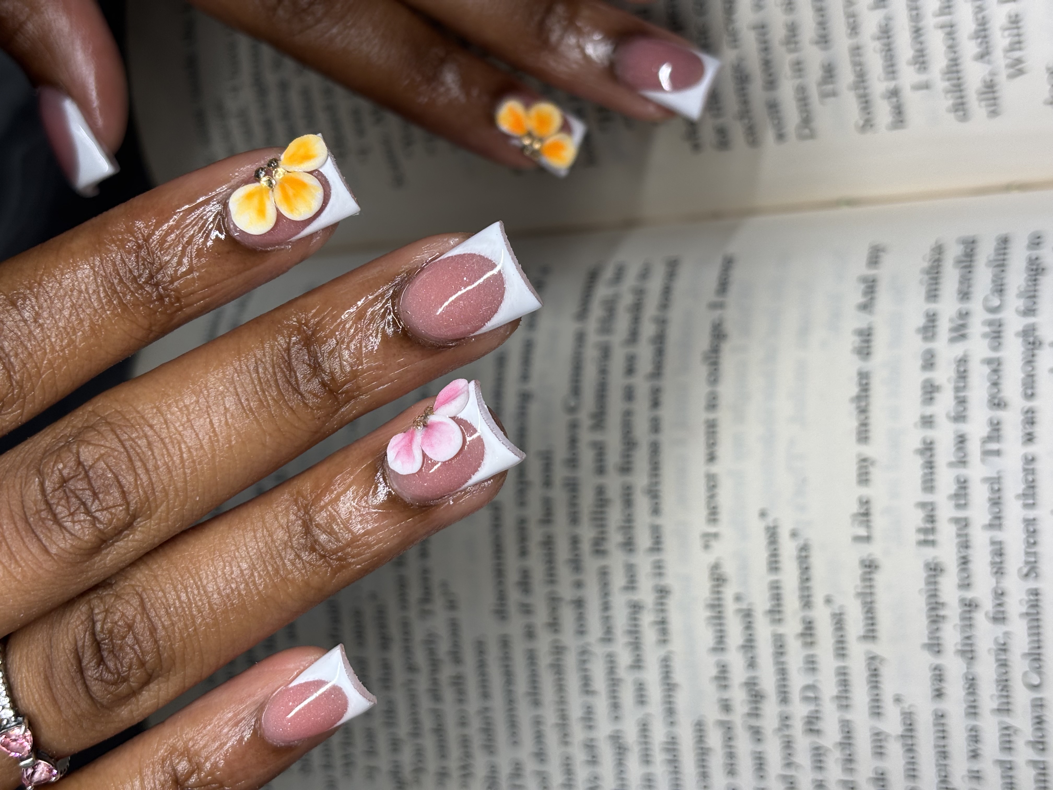 Custom nail set by Alaia Monèt
