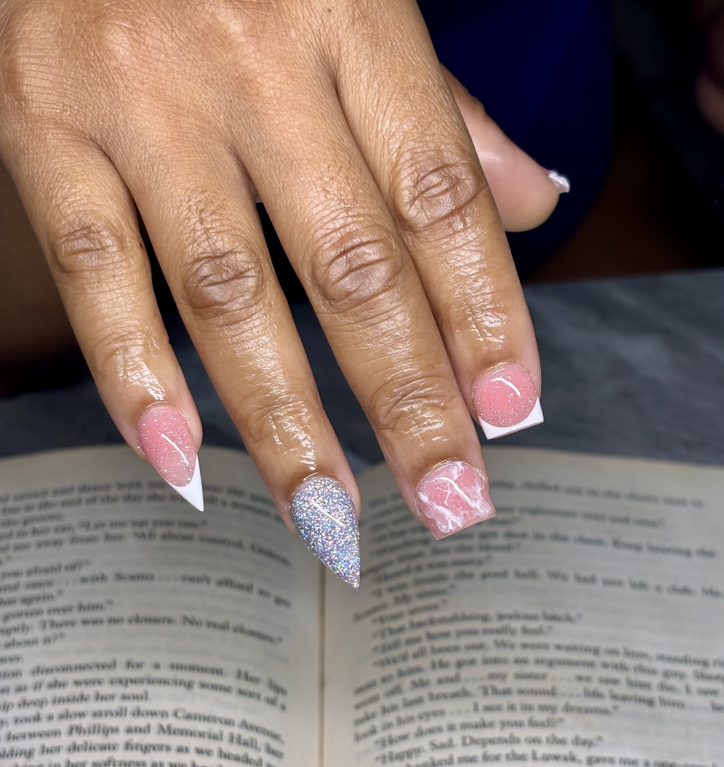 Custom French and glitter nail set by Alaia Monèt