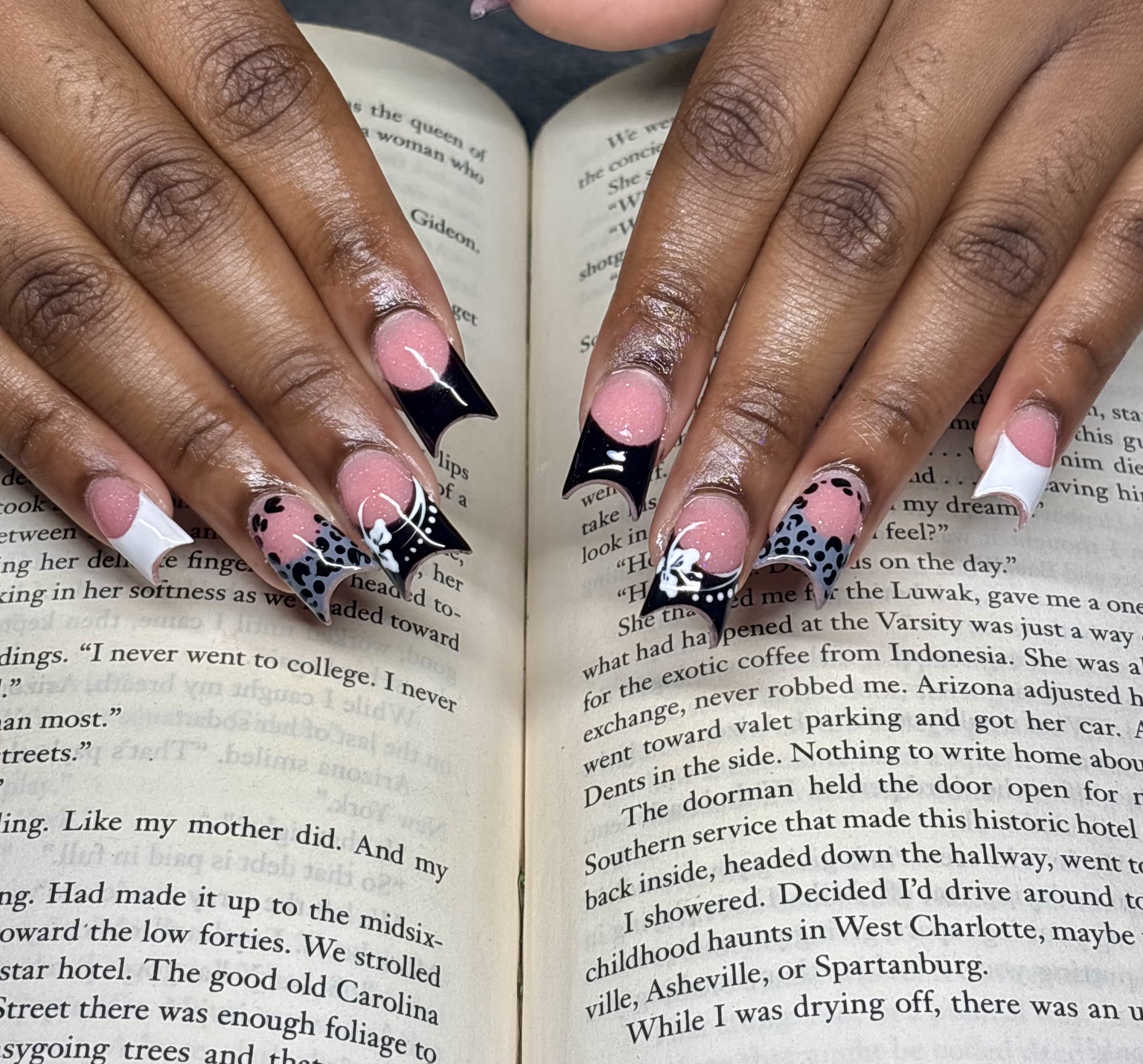 Custom black white and pink nail set by Alaia Monèt