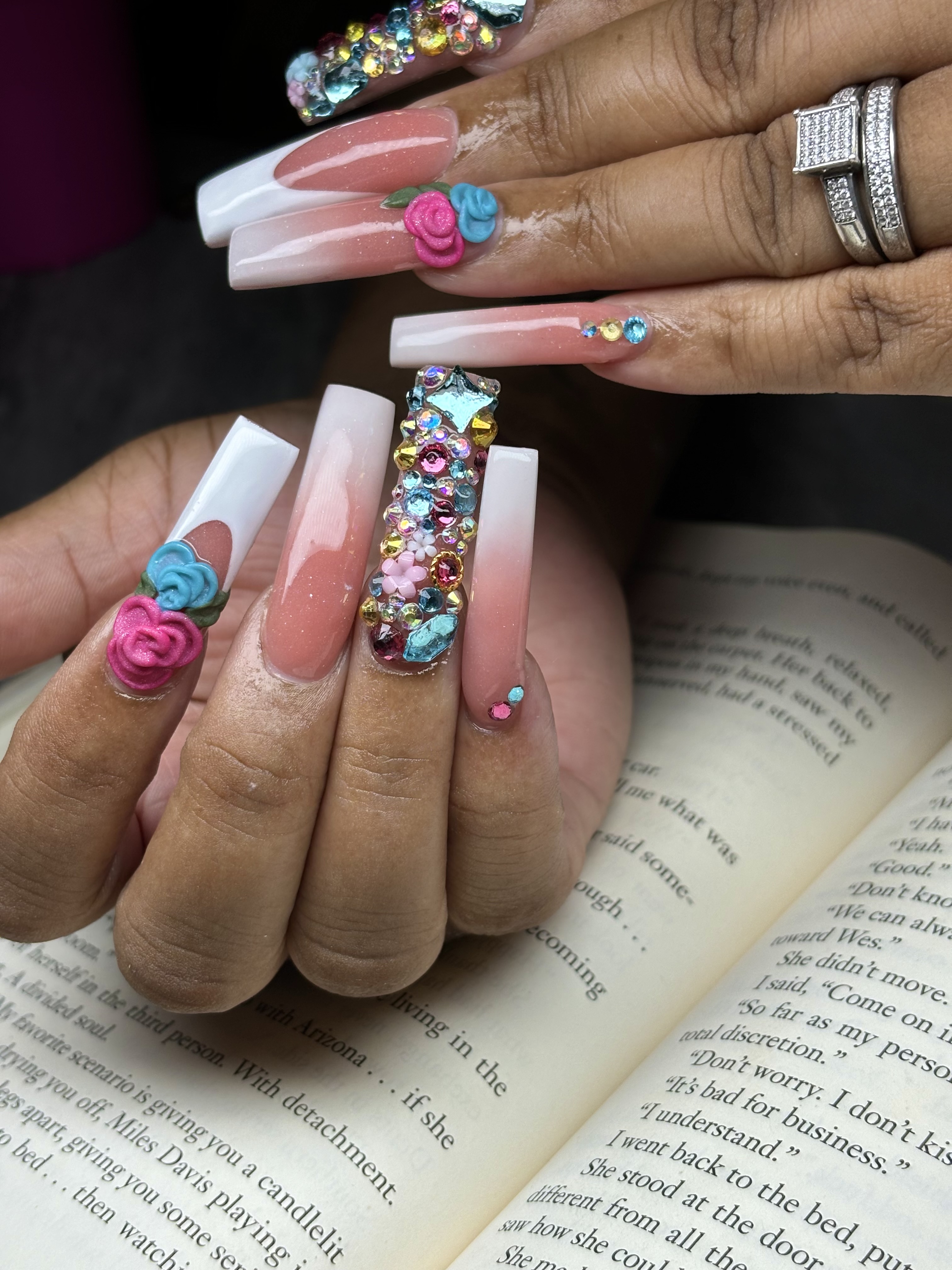 Custom nail set by Alaia Monèt