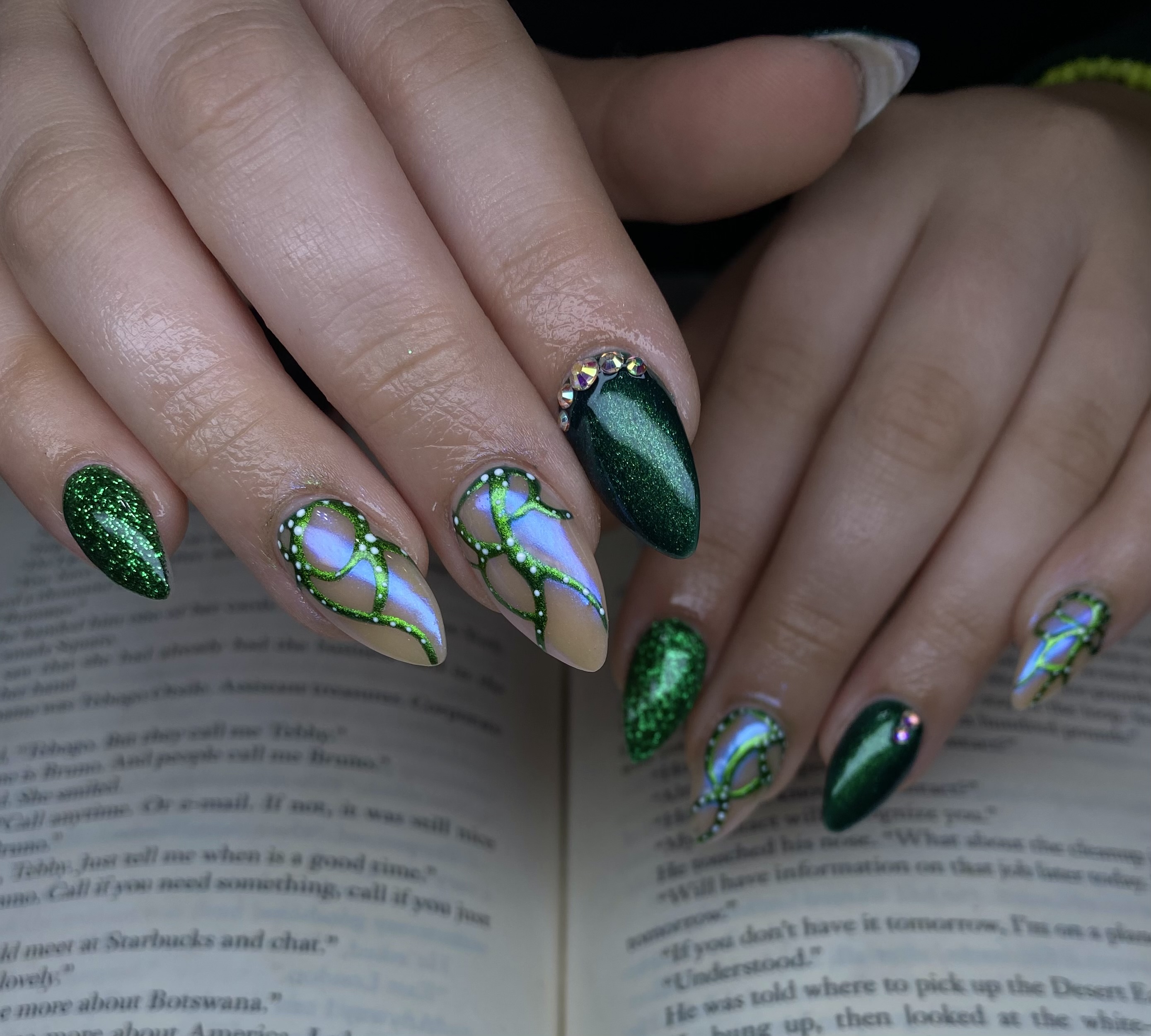 Custom nail set by Alaia Monèt