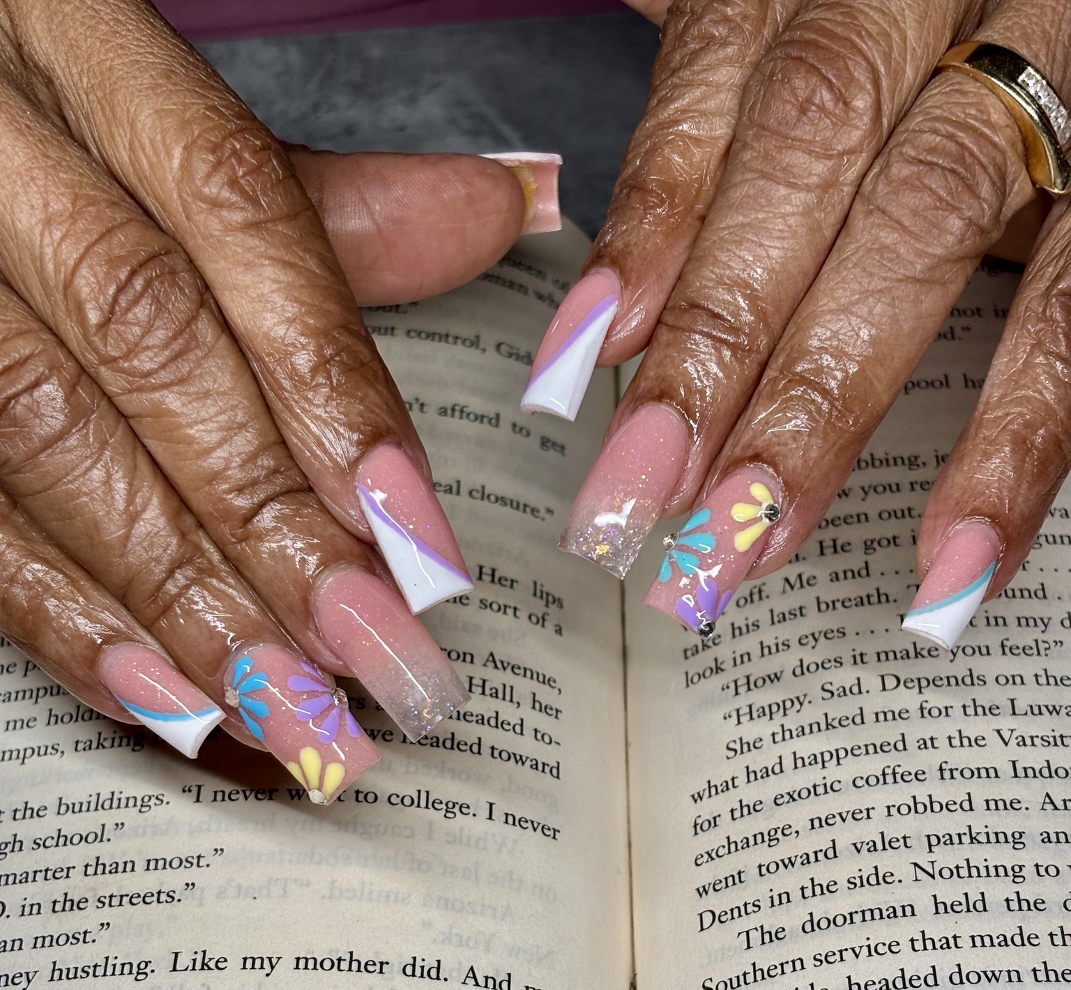 Custom pastel floral nail set by Alaia Monèt