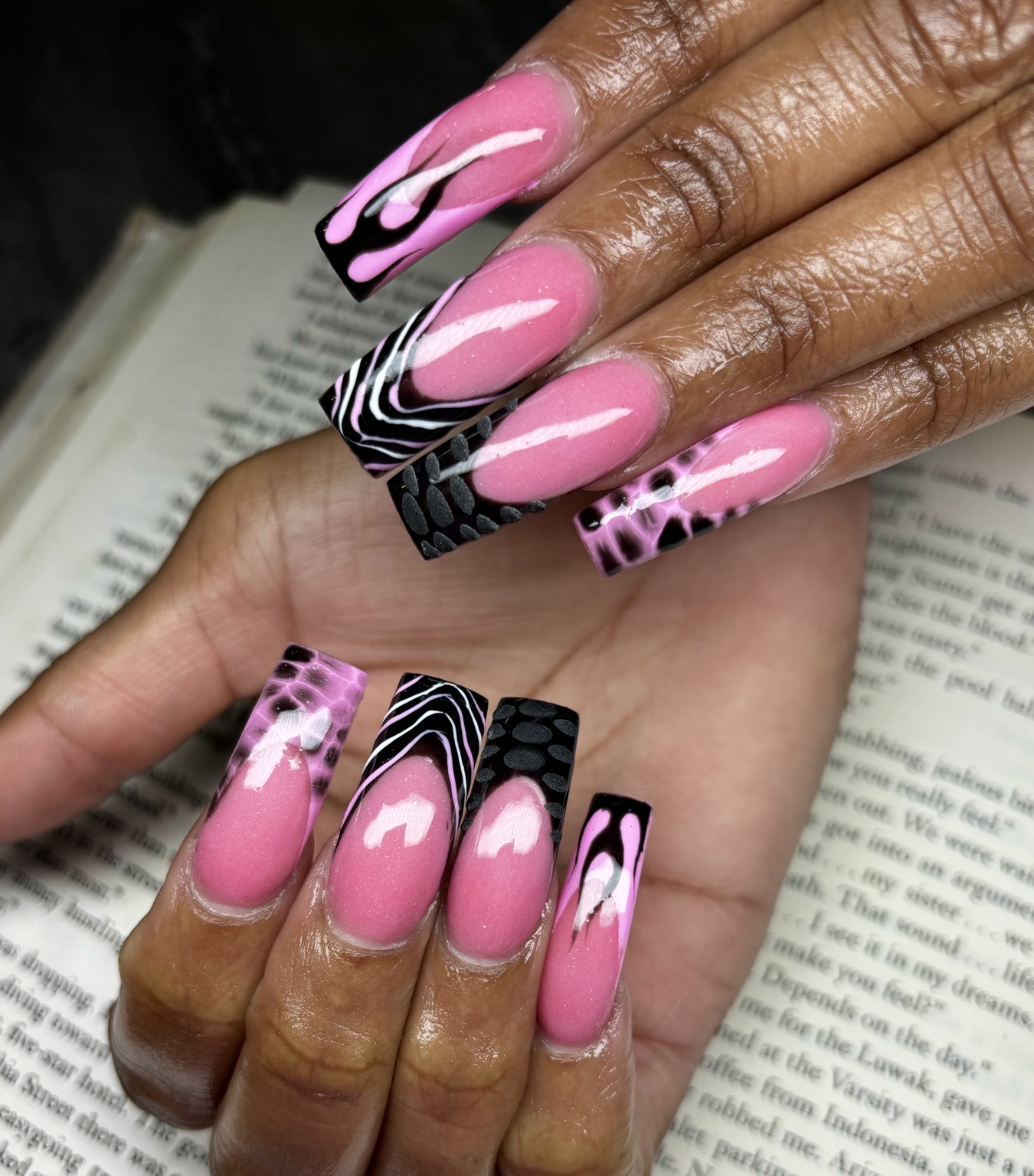 Custom pink and black nail art by Alaia Monèt