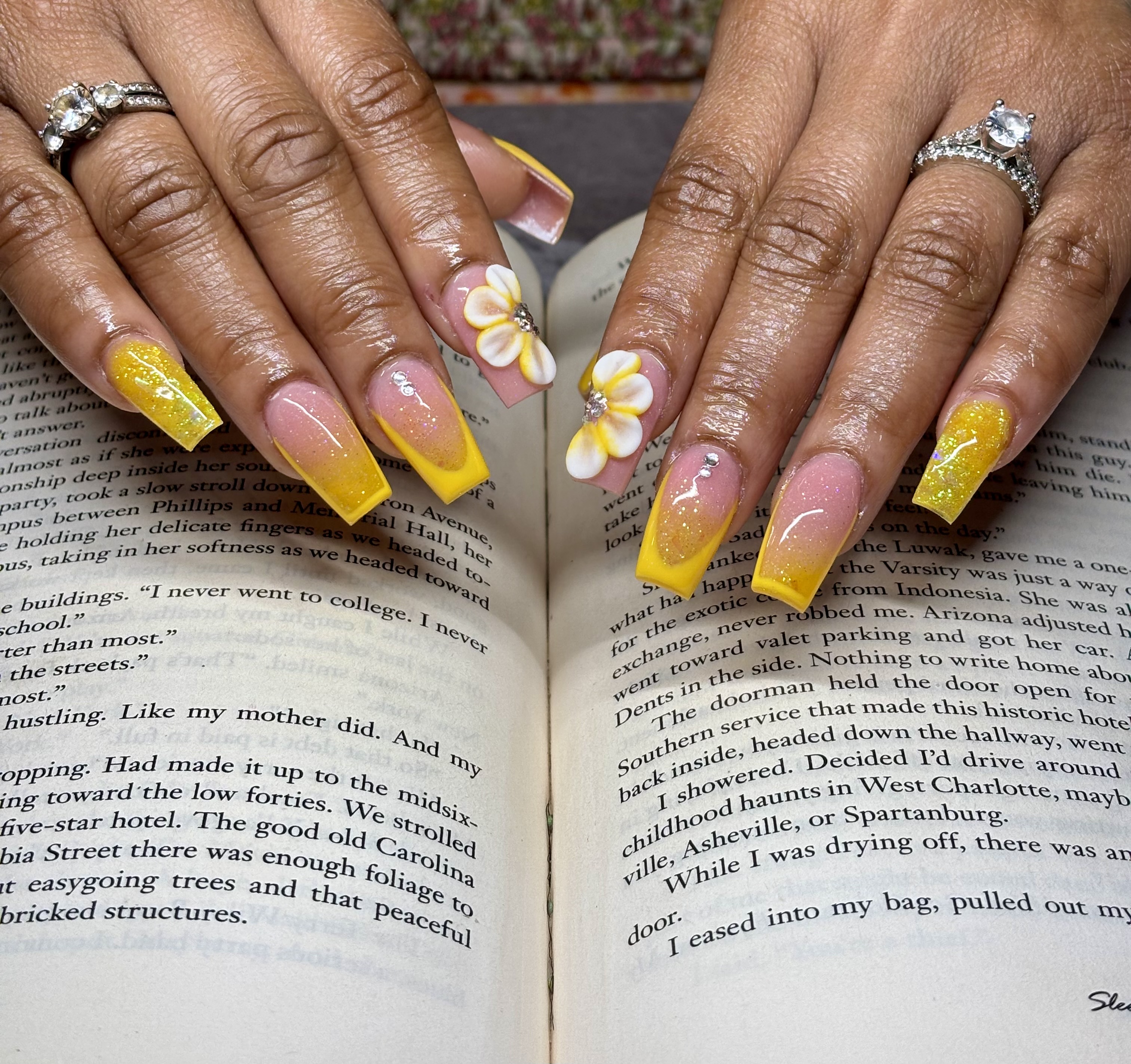 Custom nail set by Alaia Monèt